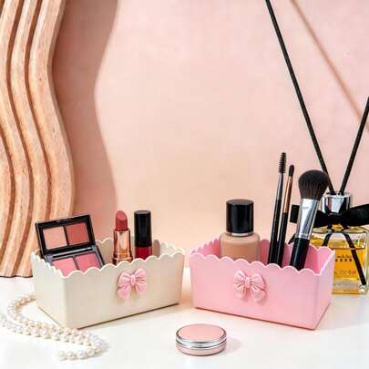 1 chiếc túi đựng mỹ phẩm và hộp đựng đồ trang điểm hình nơ, hộp đựng đồ trang trí phòng ngủ dùng để đựng cọ trang điểm, phụ kiện bàn làm việc, đồ dùng phòng tắm và phụ kiện phòng ngủ.