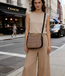 Túi đeo chéo nữ COACH Ellie 27 Classic Logo Zip Closure bằng vải canvas phủ lớp chống thấm, phụ kiện thời trang và thanh lịch. - màu nâu lá phong - Xem 9