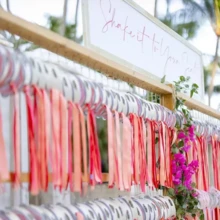 1个婚礼铃鼓 - 手持式打击乐器，配有金属铃铛，是婚礼、求婚和派对庆典的理想之选 - 可定制您自己的信息，也是夏季生日礼物、海滩返校用品和房间装饰的理想选择 - 彩色 - 查看 8