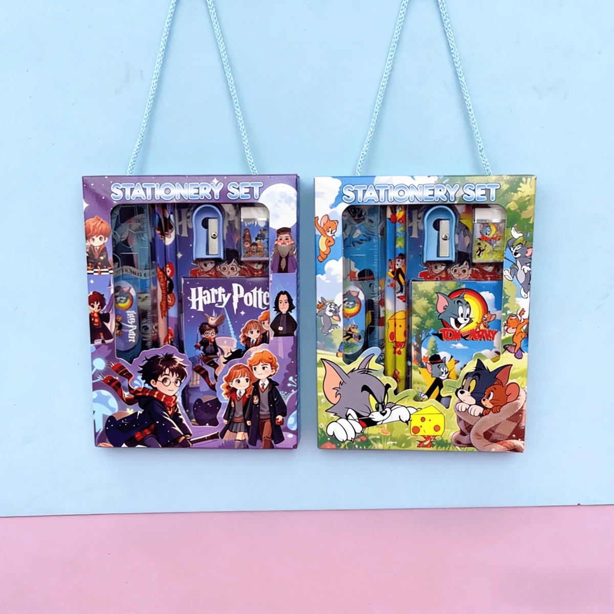 华纳兄弟六件套文具套装，包含2支铅笔、1个卷笔刀、1块橡皮、1个笔记本、1把尺子，适合作为派对礼物、生日礼物、返校礼物或粉丝礼物。 - 多色 - 查看 1