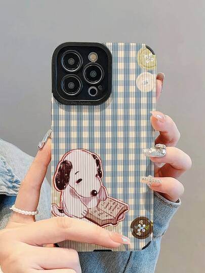 1个新款时尚优雅蓝色格子读书狗图案防震真皮手机壳，日常必备保护，馈赠亲友佳品，兼容 17/17Air/17Pro/17ProMax/ 16/16Plus/16Pro/16ProMax/ 15/15Plus/15Pro/15ProMax/ 14/14Plus/14Pro/14ProMax/ 13/13Pro/13ProMax/ 12/12Pro/12ProMax/ 11/ 11Pro/11ProMax