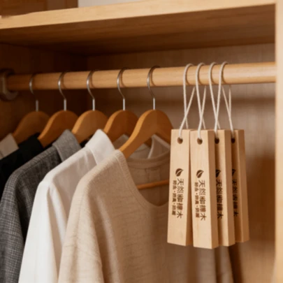 Các thanh gỗ long não chống nấm mốc và mối mọt, các viên long não tự nhiên đuổi côn trùng, các viên long não thơm chống ẩm và mối mọt đuổi gián, các thanh gỗ long não.