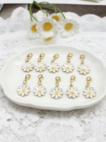 Bộ 10 móc khóa hình hoa cúc mini, móc cài hình càng cua, phụ kiện túi xách phong cách Y2K, trang trí xe hơi, phụ kiện túi xách, mặt dây chuyền ba lô, thích hợp cho trường học, quà Giáng sinh phong cách Gothic dễ thương cho mẹ, bố, quà tốt nghiệp và quà cho giáo viên. - Hoa tám cánh màu trắng - Xem 7