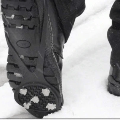 1 par de cubiertas antideslizantes para zapatos para exteriores, equipadas con 5 garras de hielo, adecuadas para botas de nieve, aptas tanto para hombres como para mujeres. Garras de hielo ligeras hechas de acero duradero, adecuadas para personas mayores, senderismo y caminar sobre hielo, evitando resbalones - Negro