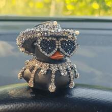 黑色菱形橡胶鸭汽车装饰 - 趣味办公礼物，酷炫仪表盘装饰，适用于汽车配件，黑色鸭身独特设计，耐用PVC材质，易于安装，强烈推荐，汽车装饰，汽车必备，可爱风格汽车配件，摩托车和自行车装饰 - 多色 - 查看 10