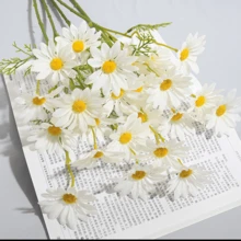 5pcs/6pcs Artificial Small Daisy, White Silk Cloth Realistic Small Daisy, Living Room Dining Table Decor, Pastoral Style Floral Arrangement, Delicate Petal Texture, Non-Fading, Paired With Lifelike Green Leaves, Reproducing Natural Daisy Form, Flexible Stems Can Be Adjusted, No Watering Maintenance Required, Maintain Fresh And Elegant Look For Long, Can Be Arranged Into Bouquets Or Single Accents - Holding Chrysanthemums-white - View 9