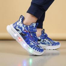 Tenis con luces LED intermitentes para niños pequeños, diseño de dinosaurio con estampado de camuflaje y cierre fácil de poner, suela antideslizante cómoda para uso diario y todas las ocasiones infantiles - Azul - Ver 6