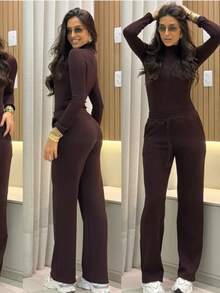 Elegant Women's Winter Set: This Elegant Women's Winter Set Features A Long-Sleeved Turtleneck Top And High-Waisted Wide-Leg Pants With A Tie. Perfect For Cold Winter Weather, Winter 2026, Women's Jackets, Women's Winter Sets. This Sophisticated And Comfortable Women's Winter Set Is Ideal For Autumn And Winter. It Offers A Modern Look With An Impeccable Fit That Flatters The Figure. Stylish Women's Clothing Is Perfect For Work, Outings, Dinners, Events, Or Casual Chic Wear. The Women's Winter Set Is Made Of Soft, Comfortable Fabric With A Great Fit. The Turtleneck Top Provides Elegance And Protection On Cold Days, While The Wide-Leg Pants Have Pockets And An Adjustable Waist That Elongates The Silhouette And Ensures Comfort. This Versatile Set Pairs Perfectly With Heels, Boots, Or Sneakers. A Timeless Fashion Look That Combines Sophistication, Comfort, And Style In A Single Outfit, Ideal For Those Seeking An Elegant, Modern, And Practical Look For Everyday Wear. This Premium Women's Se - 咖啡棕 - 查看 2