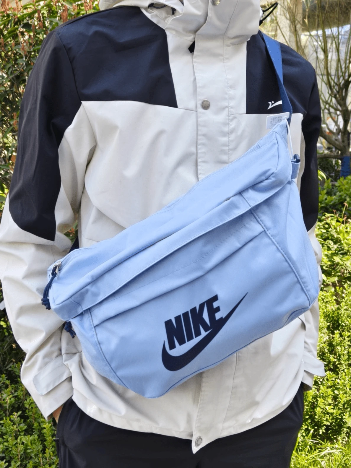 Nike 基本大容量拉鍊開合 運動休閒百搭 單肩斜背包腰包 男女同款情侶款 藍色 - 淺藍色 - 查看 1