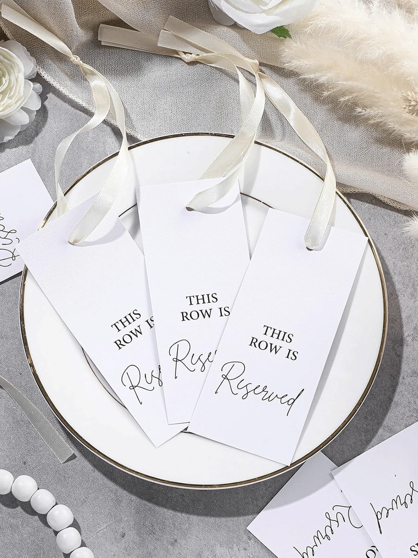 12 piezas Tarjetas de reserva de sillas de boda con cintas, adecuadas para ceremonias y eventos de fiesta, suministros de fiesta perfectos (disponible en verde/beige) - multicolor - Ver 1