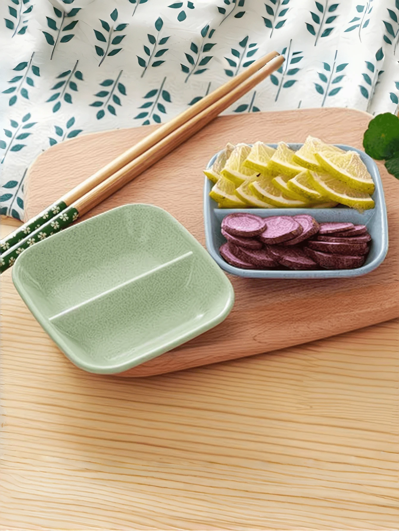 1 pieza Plato de condimentos para el hogar y la cocina, plato cuadrado de plástico creativo con 2 compartimentos integrados para salsas de inmersión, plato pequeño para encurtidos, vajilla para salsas de inmersión y aperitivos