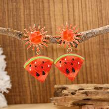 一对树脂材质的热带水果耳环，造型为阳光下成熟的草莓、橙子和西瓜。非常适合夏季度假和音乐节佩戴。 - 彩色 - 查看 14