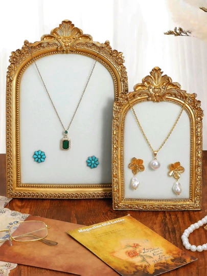 复古风格戒指和珠宝展示架，适合商家存放项链和珠宝，背面有天鹅绒衬里，非常适合女性订婚、结婚纪念日（经典设计，白色）。