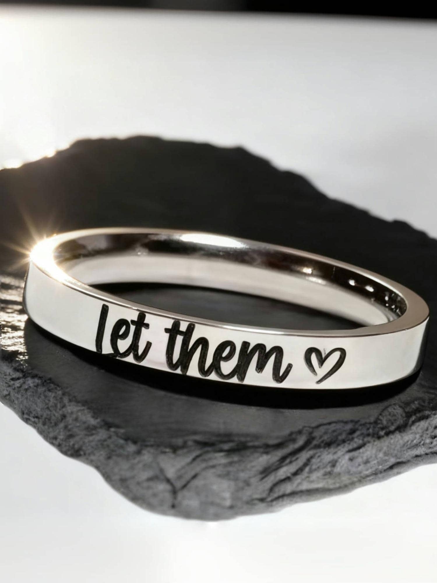 1枚不锈钢“Let Them”字母戒指,精致百搭的男女通用戒指,适合日常佩戴、派对,也是送给她的浪漫礼物 - 銀色 - 查看 1