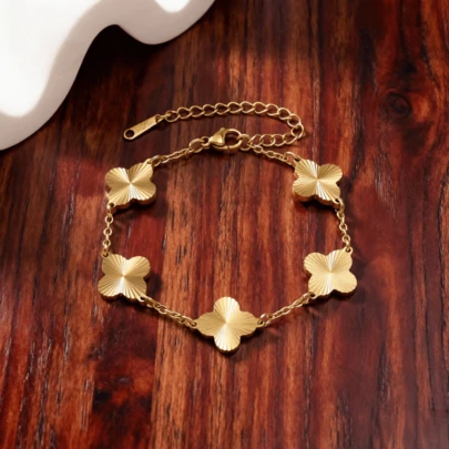女士奢华镀金四叶草链手链 – 璀璨激光切割花朵设计，可调节搭扣，情人节或生日完美礼物