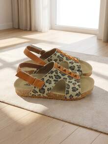 Fashionable And Versatile - 3-12 Year Old Leopard Print Cross-Strap Open-Toe Children's Sandals. Canvas Texture Leopard Print Pattern + Caramel Brown Leather Back Strap. Cross Straps With Adjustable . Soft Wood Midsole With Anti-Slip Rubber Sole. American Retro Street Style. Daily Casual Wear. Spring/Summer Outerwear Sandals! - Mocha Brown - View 5