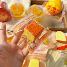 1个最新潮流捏捏乐玩具，逼真迷你面包、巧克力泡芙、松饼、吐司吊坠，完美礼物 - 生日礼物、理想礼物、惊喜礼物、节日礼物、季节性礼物、万圣节礼物、圣诞节礼物、游戏玩家礼物、礼品 - 彩色 - 查看 6