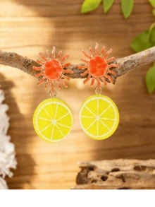 一对树脂材质的热带水果耳环，造型为阳光下成熟的草莓、橙子和西瓜。非常适合夏季度假和音乐节佩戴。 - 彩色 - 查看 6