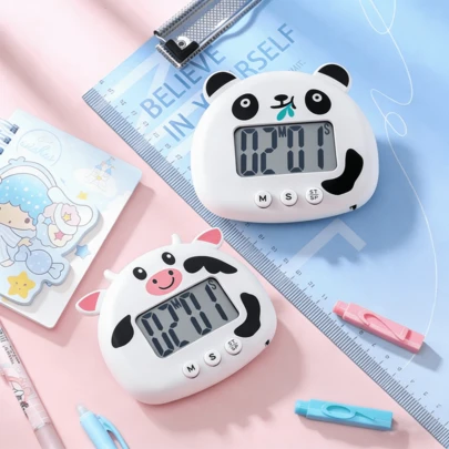 Đồng hồ bấm giờ hoạt hình đa chức năng với chức năng đếm ngược và tiến. Sử dụng pin (1 pin AA), màn hình LCD lớn, chức năng đồng hồ/báo thức, chân đế và nam châm để đặt ở nhiều vị trí, đa năng và di động. Thích hợp cho học tập, công việc, cuộc sống và các tình huống khác, một chiếc đồng hồ bấm giờ hữu ích cho nhà bếp và văn phòng.