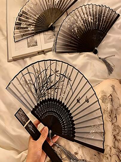 复古植物主题流苏折叠手扇 - 精美木制工艺品，适合家居装饰、日常使用、舞台表演，是馈赠亲朋好友的理想之选。