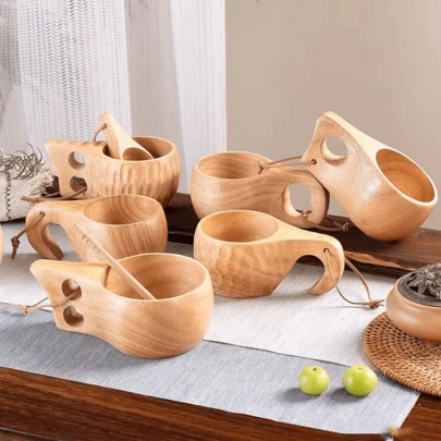 1 chiếc cốc gỗ, cốc sữa bằng gỗ cao su, cốc cà phê kiểu Phần Lan có tay cầm, cốc chịu nhiệt dùng ngoài trời khi cắm trại.