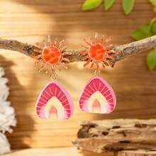 一对树脂材质的热带水果耳环，造型为阳光下成熟的草莓、橙子和西瓜。非常适合夏季度假和音乐节佩戴。 - 彩色 - 查看 3