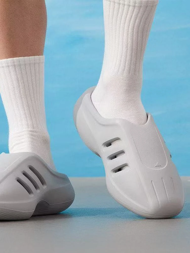 Dép bít mũi adidas adiFOM IIInfinity - Thoải mái và đa năng, đế xốp, kiểu dáng đơn giản, không có chi tiết đặc biệt, dành cho cả nam và nữ, màu xám. - Xám - Xem 1