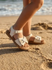 3-12 Jahre alte Mädchen Schleifen Sandalen, beige matte PU Weichmaterial, 3D Schleife & Herz Stickerei, verstellbarer Metallschnalle, Retro Flach Sommerschuhe - Aprikosenfarben - Übersicht 4