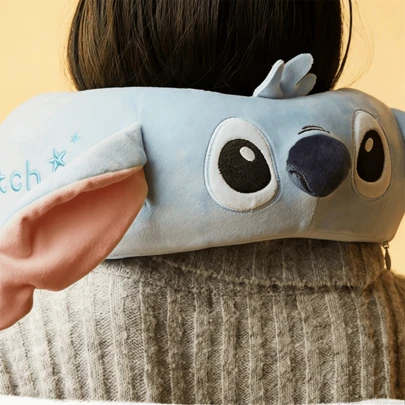 Almohada en forma de U de Stitch de Disney de MINISO, almohada de apoyo para el cuello con diseño de Stitch, almohada de espuma de memoria para protección del cuello, ideal para viajes y siestas, regalo