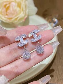 1pc Elegant Luxury Earrings, Chic Earrings With High-End Aesthetic, Unique Design For Women - Silver - View 4