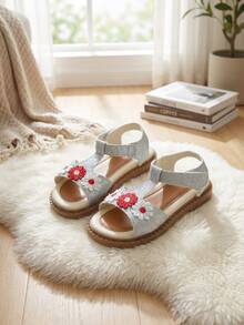 Fresh Countryside 3-12岁女童蓝银闪亮耀眼小雏菊刺绣儿童凉鞋 - 蓝银闪亮鞋面 + 手工红白小雏菊刺绣，露趾镂空结构，后跟魔术贴可调节，多层缓冲复合鞋底，动感、甜美、清新风格，日常度假、春夏户外凉鞋！ - 薄荷藍 - 查看 1