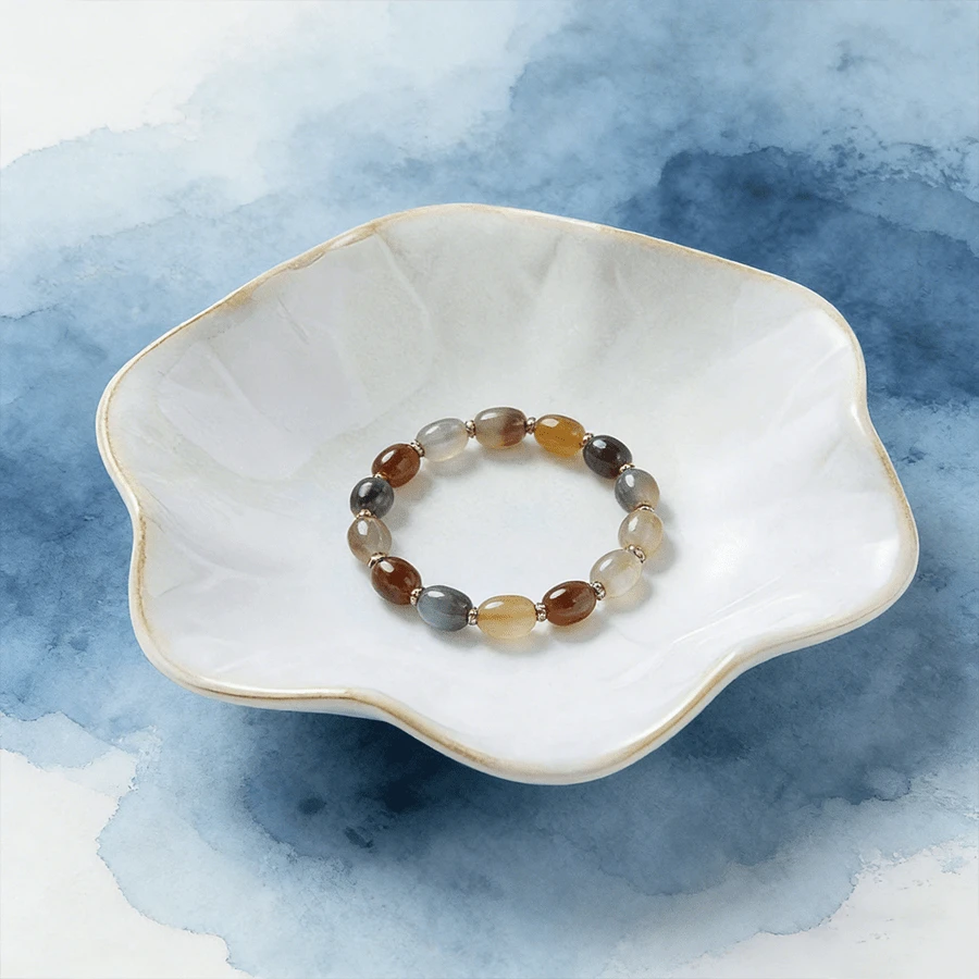 1pc Jewelry Tray, Ceramic Flower Shaped Catchall Dish, Desktop Organizer, Entryway Key & Jewelry Holder. Made Of High-Temperature Fired Ceramic, With A Fine And Smooth Texture, Glossy Glaze That Is Easy To Clean, And Gilded Edge Craftsmanship Adding An Elegant Touch. - Beige - View 1