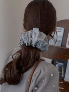 1pc Gray Knitted Floral Headband, Decorated With Faux Pearl Ruffles On The Edge, Soft & Comfortable Material, Suitable For Ponytail And Other Hairstyles, High-End Hair Accessory For Daily Or Special Occasions. The Product Includes Headband, Hair Decor And Elastic Band For Creating Perfect Styling. - Multicolor - View 2