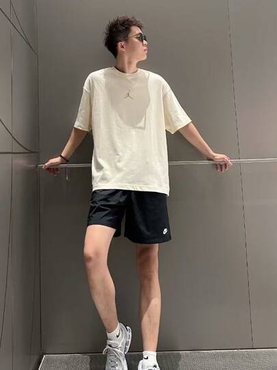  Quần short nam kiểu dáng thường ngày, buộc dây, thêu logo Nike Club.