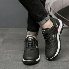 Tenis para hombre casuales de moda estilo coreano y Zapatos para hombre deportivos ligeros con cordones. Calzado de material sintético transpirable con suela antideslizante de caucho y excelente amortiguación. Zapatillas cómodas con diseño de rayas decorativas laterales ideal para estudiantes y uso diario, calzado urbano suave, resistente al desgaste y de alta calidad para caminar con estilo. - Negro - Ver 4