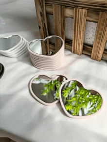 10/20/30/50pcs Heart Portable Pocket Mirror, Modern Minimalist Small Heart-Shaped Mirror, HD Mini Compact Vanity Mirror For Makeup, For Students, Dorm, Party Favors, Travel, Purse, Gift For Women, Girls, Friends, Teens, Christmas, Birthday, Valentine's Day (Pink/White/Green/Black). - Multicolor - View 4