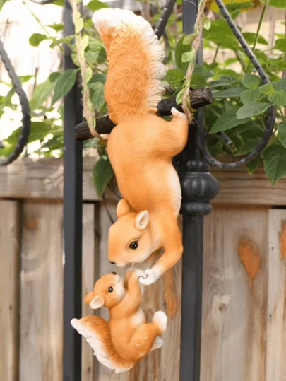 Whimsical Squirrel Family Resin Wall Decor Set, Cute Mother & Baby Squirrel Hanging Ornament, Outdoor Garden Statue For Tree, Fence, Patio, Yard & Balcony, Ideal Housewarming Gift For Animal Lovers, Creative Boho Accent For Home & Outdoor Spaces