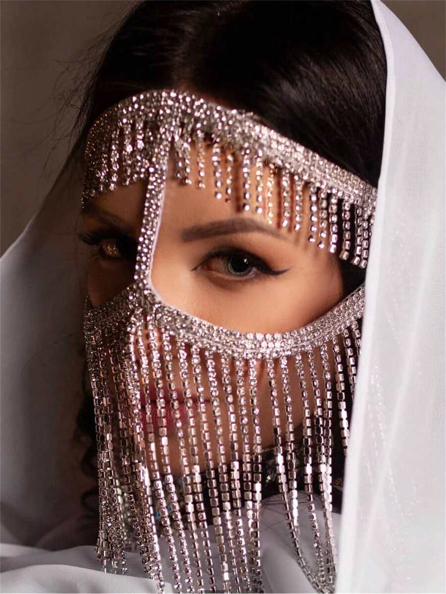 Máscara de seda con borlas de strass, accesorio elegante y versátil para mujeres