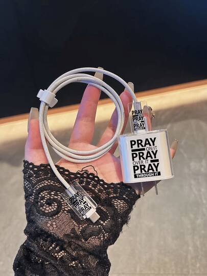 四合一祈祷标语宗教图案个性化祈祷设计充电器保护套，包含充电头保护套、数据线保护套和硅胶收纳绳，全面保护手机免受跌落和刮擦，适用于20W苹果手机充电器，TPU保护套