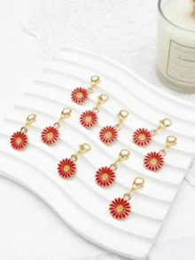 10Pcs Four‑Leaf Clover Fortune Keychain,Lucky Shamrock Charm Keyring.Perfect Gift For Graduation,Wedding,Various Ceremonies And Packaging Decorations. - Red Daisies - View 2