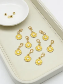 10Pcs Four‑Leaf Clover Fortune Keychain,Lucky Shamrock Charm Keyring.Perfect Gift For Graduation,Wedding,Various Ceremonies And Packaging Decorations. - Yellow Daisies - View 2