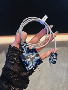 Schwarze Blumenmuster minimalistische Apple Ladegerät Schutzhülle, geeignet für 20W 15 Ladekabel, 16 Pro Max Handy Datenkabel, 13/14 Plus Schutzhülle, Anti-Verbiegen Anti-Kauen, Valentinstag Geschenk - Verschiedenfarbig - Übersicht 4