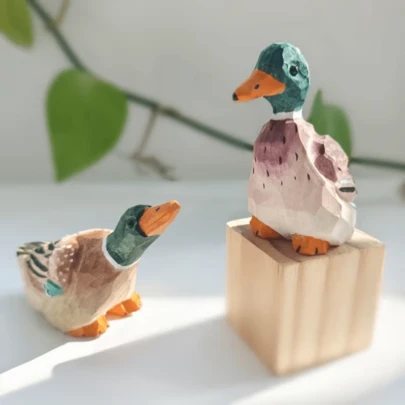 1pc Handmade Wooden Carved Green-Headed Duck Figurine, Painted Wooden Duck Decor, Home Desktop Decoration, Healing Craft, Wooden Duck Ornament, Handpainted Green-Headed Duck, Home Decor, Desktop Healing Decoration Craft, Healing Small Ornament, Handmade Wooden Carved Green-Headed Duck, Wooden Painted Decor For Desk / Entryway / Study