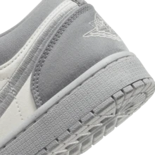 Giày thể thao nữ Nike WMNS AIR JORDAN 1 LOW SE DV0426-012 - Đen/Xám - Xem 9