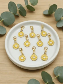 10Pcs Four‑Leaf Clover Fortune Keychain,Lucky Shamrock Charm Keyring.Perfect Gift For Graduation,Wedding,Various Ceremonies And Packaging Decorations. - Yellow Daisies - View 4