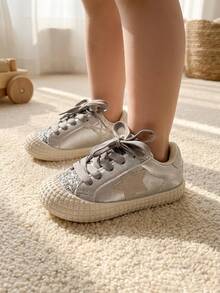 1 Pair Toddler Kids' Silver Metallic & Glitter Sneakers With Star Patch Design & Textured Waffle Sole Non-Slip Lightweight Breathable Round Toe Lace-Up Casual Canvas Shoes Perfect For Daily School Play Outdoor Activities - Silver - View 3