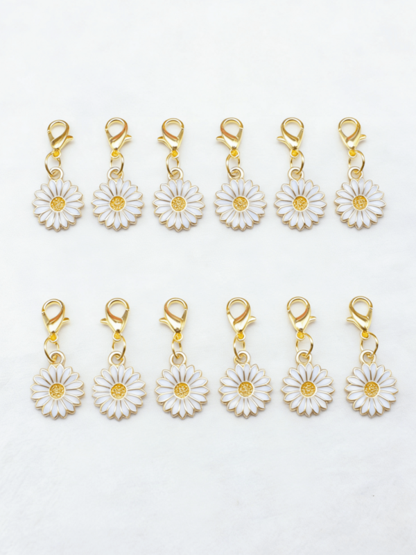 10pcs/Set Mini Daisy Flower Lobster Clasp Keychain, Y2K Floral Bag Accessories Set, Car Decor, Bag Charm, Backpack Pendant, Suitable For School, Cute Goth Style Christmas Gift