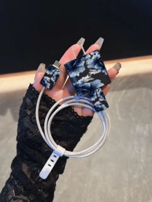 Schwarze Blumenmuster minimalistische Apple Ladegerät Schutzhülle, geeignet für 20W 15 Ladekabel, 16 Pro Max Handy Datenkabel, 13/14 Plus Schutzhülle, Anti-Verbiegen Anti-Kauen, Valentinstag Geschenk - Verschiedenfarbig - Übersicht 2