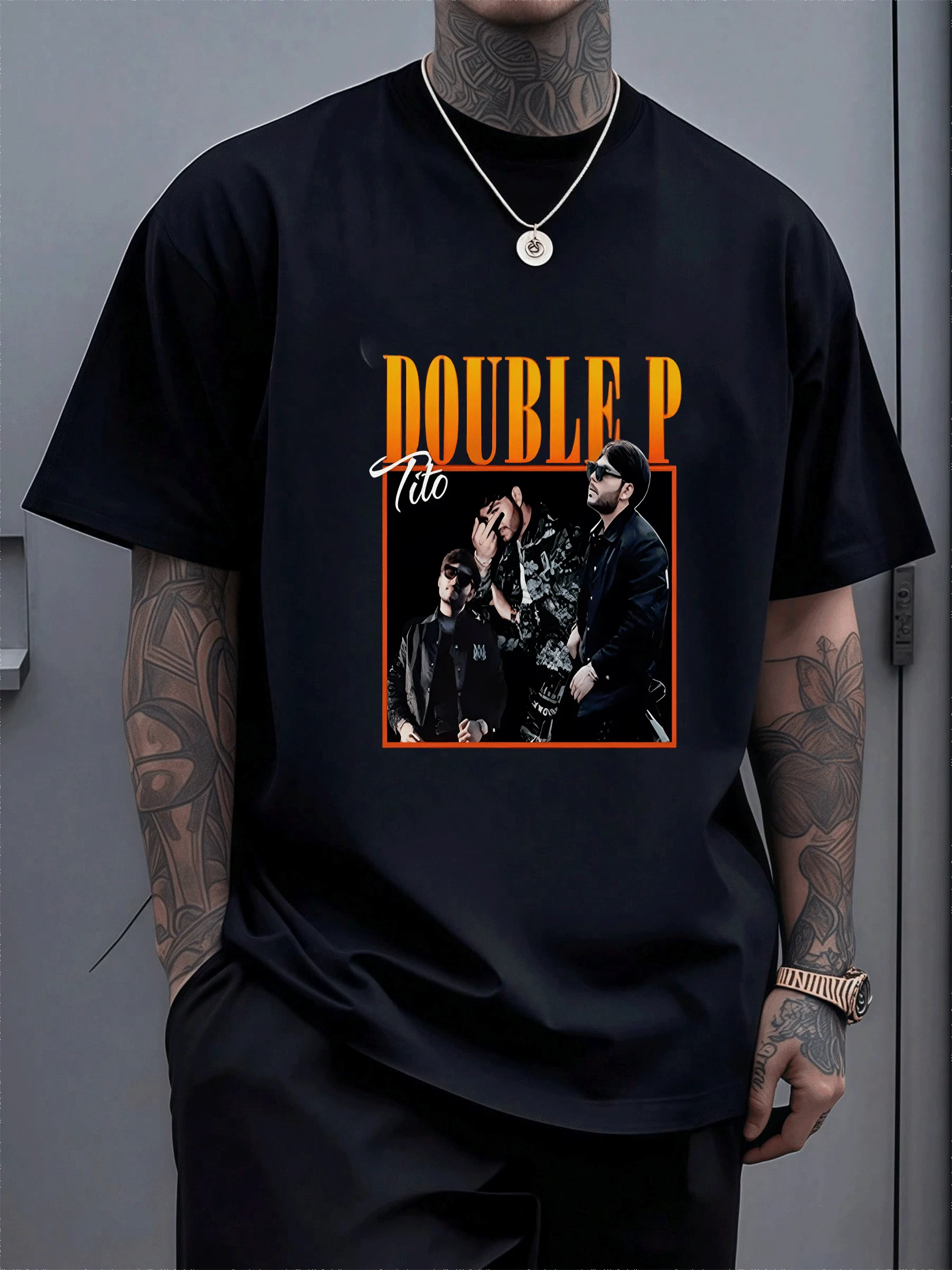 Diseño gráfico artístico de energía grupal dinámica con letras llamativas DOUBLE P que expresan unidad y confianza en un estilo urbano moderno Camiseta casual para hombre 100% algodón - Negro - Ver 1
