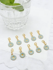 10pcs/Set Mini Daisy Flower Lobster Clasp Keychain, Y2K Floral Bag Accessories Set, Car Decor, Bag Charm, Backpack Pendant, Suitable For School, Cute Goth Style Christmas Gift Gifts For Mother, Father, Graduation, And Teacher - Blue Daisy - View 3